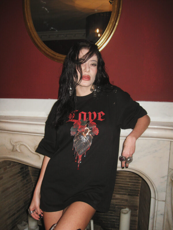 LOVE GOTHIC HEART TEE